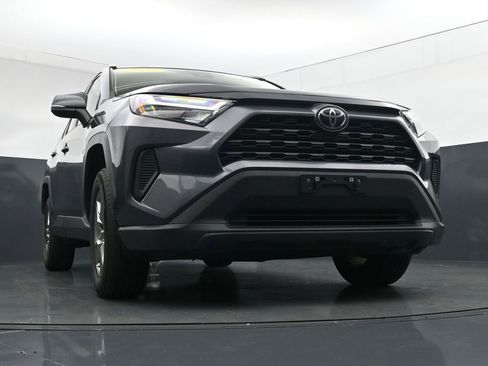 Used 2022 Toyota RAV4 XLE AWD/4WD image 32