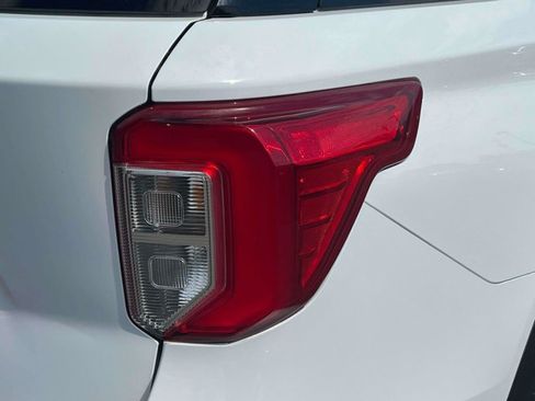 Used 2020 Ford Explorer XLT AWD/4WD image 11