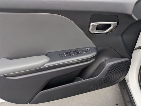 Used 2025 Kia K4 LXS image 15