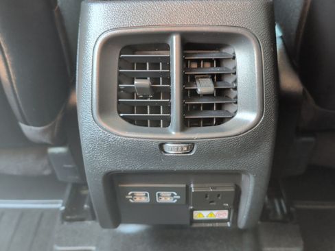 Used 2022 Jeep Cherokee Limited AWD/4WD image 25