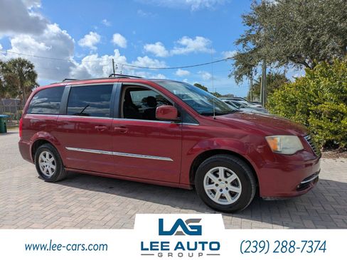 Used 2012 Chrysler Town & Country Touring image 1