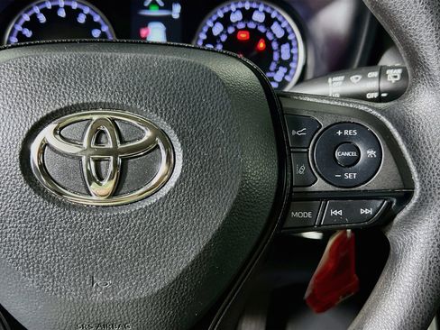 Used 2022 Toyota RAV4 LE FWD image 18