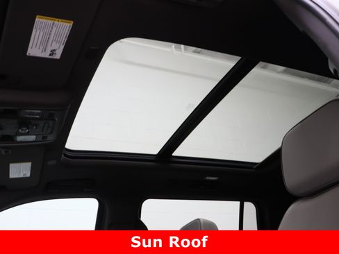 Used 2024 GMC Yukon XL SLT w/ SLT Premium Package image 28