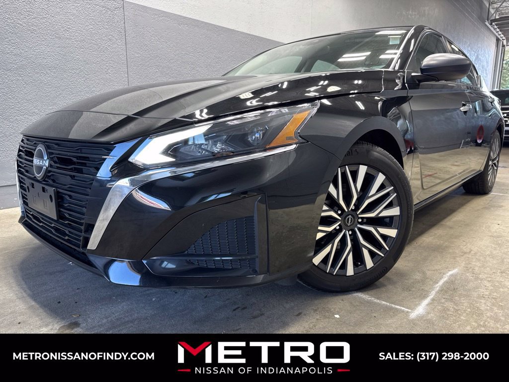 Used 2024 Nissan Altima 2.5 SV FWD image 1