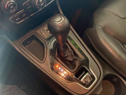 Used 2020 Jeep Cherokee Limited FWD image 26