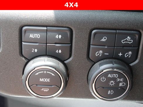 Used 2022 Chevrolet Silverado 1500 LTZ AWD/4WD image 20