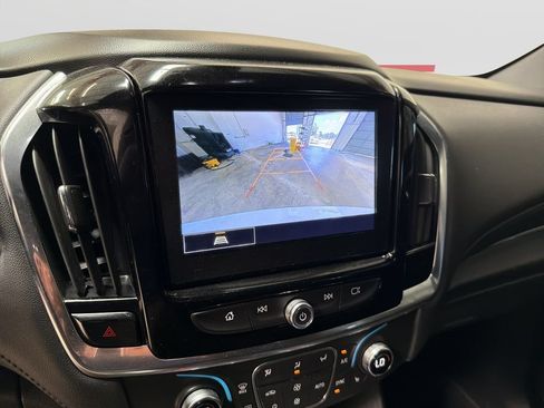 Used 2023 Chevrolet Traverse LT FWD image 14
