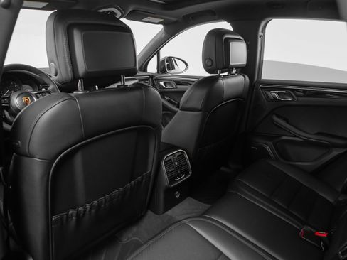 Used 2025 Porsche Macan image 35