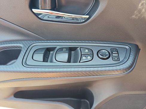 Used 2025 Nissan Versa SV w/ Trunk Package FWD image 23
