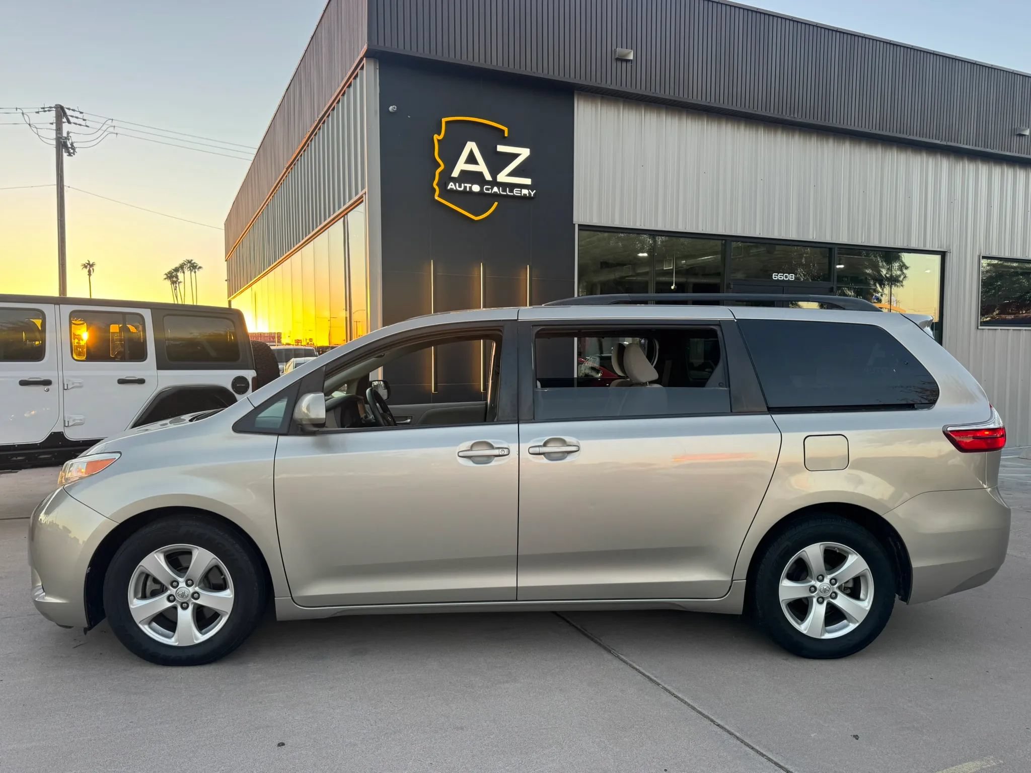 Used 2015 Toyota Sienna LE FWD image 8