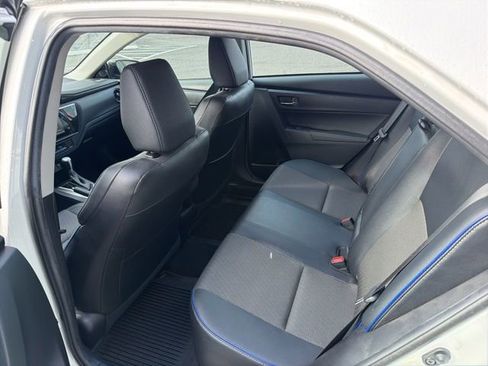 Used 2018 Toyota Corolla SE w/ SE Premium Package image 5