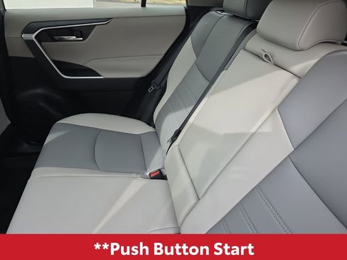 Used 2021 Toyota RAV4 XLE Premium image 18