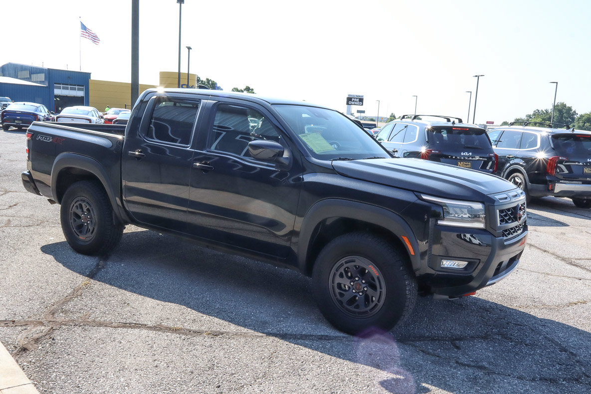 Used 2026 Nissan Frontier PRO-4X AWD/4WD image 3