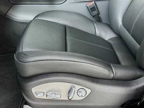 New 2026 Porsche Macan image 12