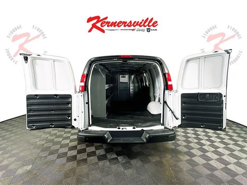 Used 2024 Chevrolet Express 2500 image 27