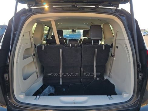 Used 2024 Chrysler Pacifica Touring-L FWD image 15
