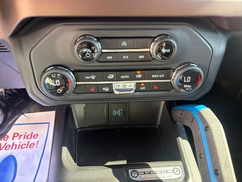 Used 2023 Ford Bronco Outer Banks AWD/4WD image 34
