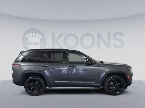 Used 2023 Jeep Grand Cherokee Altitude AWD/4WD image 8
