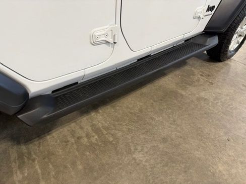 Used 2023 Jeep Wrangler Unlimited Sport AWD/4WD image 7