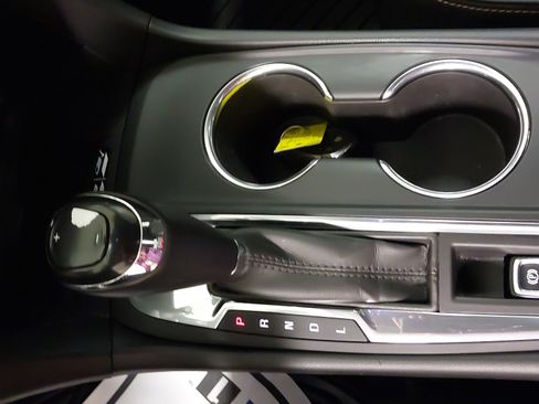 Used 2018 Chevrolet Equinox Premier image 21