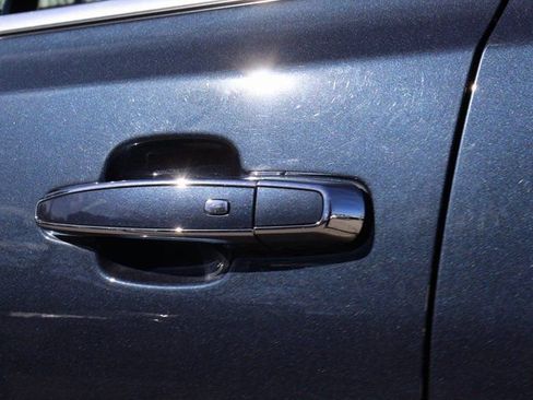Certified 2019 GMC Acadia Denali w/ Technology Package FWD image 20