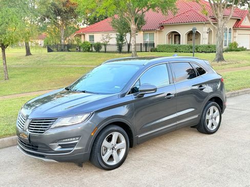 Used 2017 Lincoln MKC Premiere image 4
