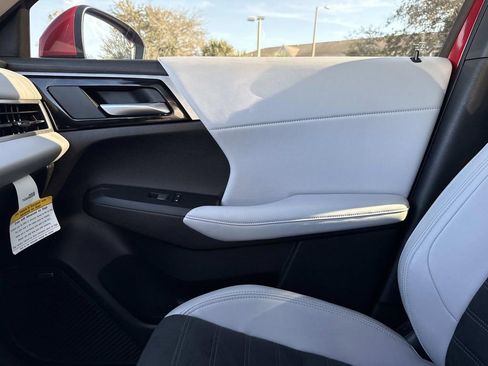 Used 2025 Mitsubishi Outlander SE image 29