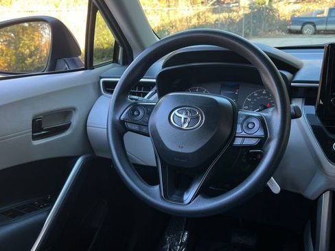 Used 2024 Toyota Corolla Cross L image 17