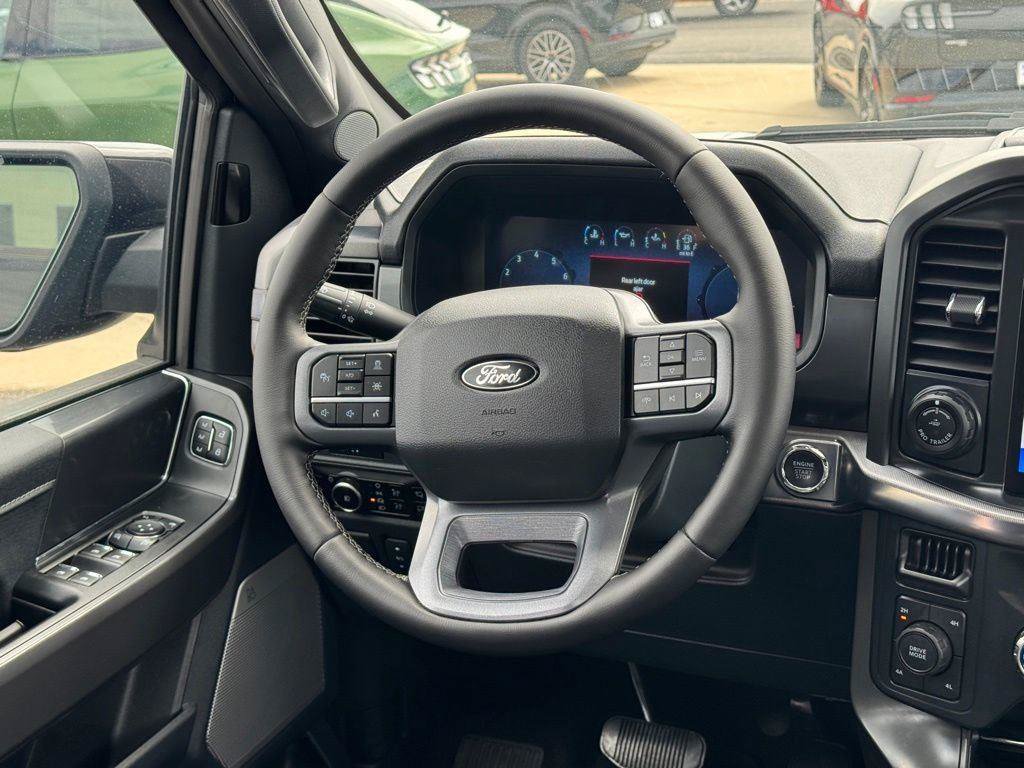 Used 2025 Ford F150 Lariat AWD/4WD image 35