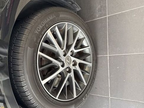 Used 2017 Lexus ES 350 w/ Luxury Package image 2