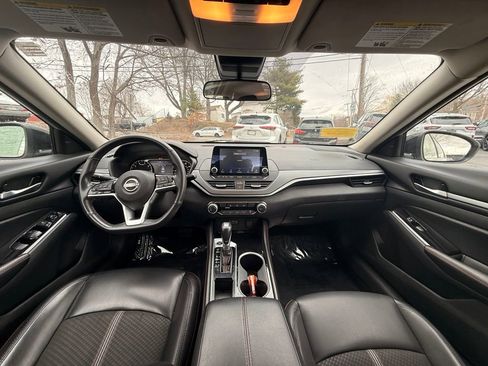Used 2024 Nissan Altima 2.5 SR FWD image 17