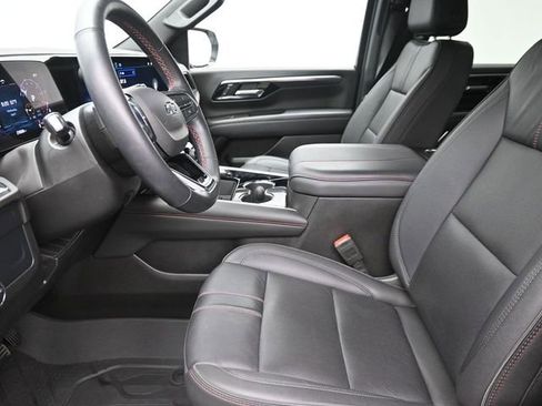 Used 2025 Chevrolet Suburban RST w/ Comfort Package AWD/4WD image 17