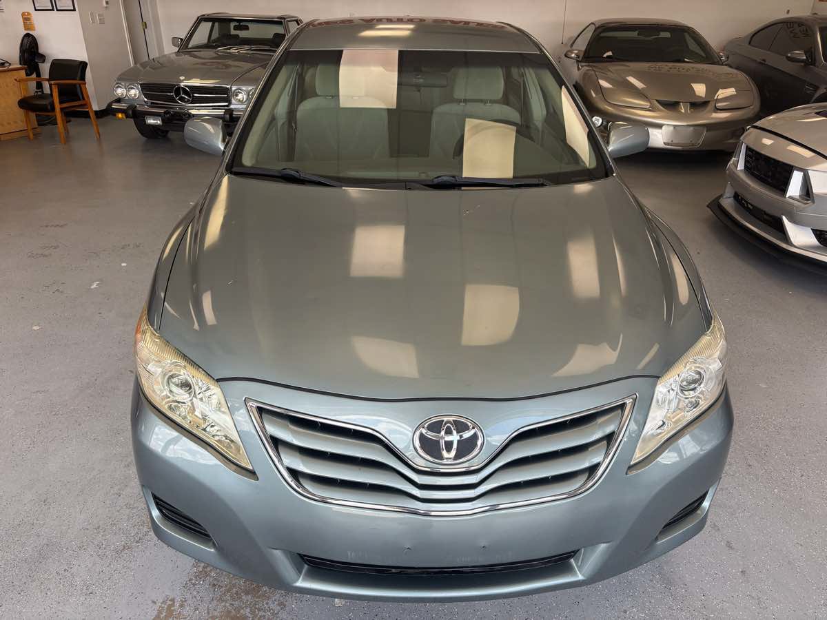 Used 2010 Toyota Camry LE w/ Fleet Convenience Pkg FWD image 2