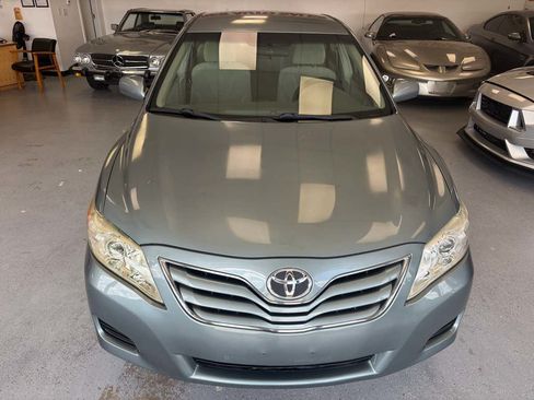 Used 2010 Toyota Camry LE w/ Fleet Convenience Pkg FWD image 2