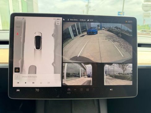 Used 2023 Tesla Model Y Long Range image 11