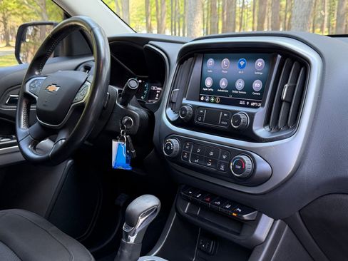 Used 2022 Chevrolet Colorado LT w/ Redline Special Edition image 17