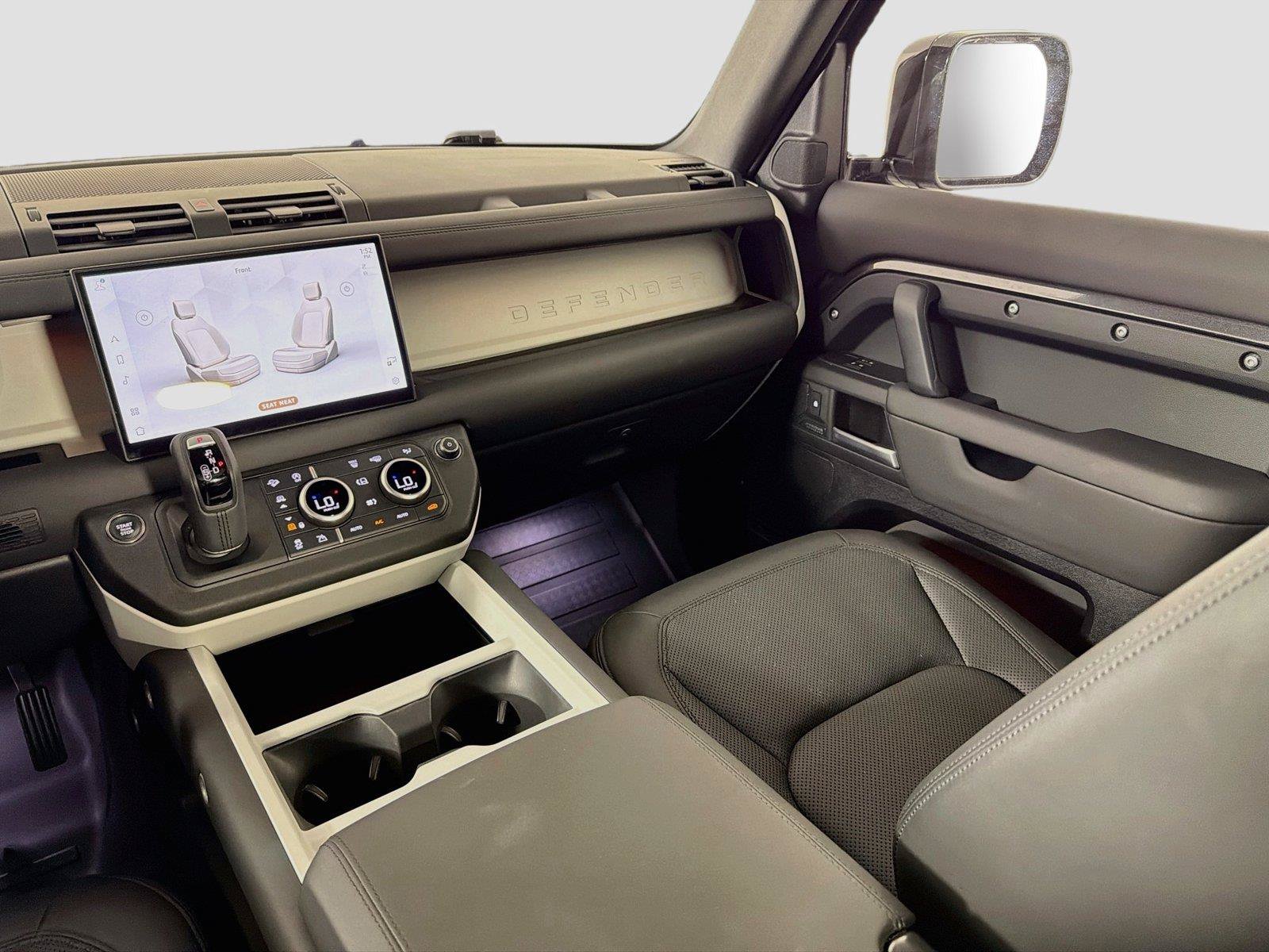 Certified 2025 Land Rover Defender 110 X-Dynamic SE AWD/4WD image 25