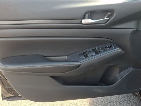 Used 2025 Nissan Altima 2.5 SV image 12