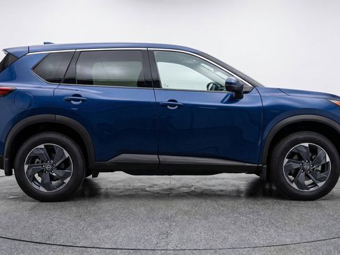 Used 2025 Nissan Rogue SV image 11