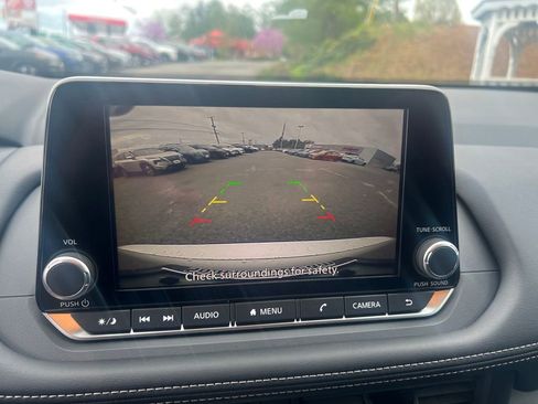 Used 2025 Nissan Rogue S AWD/4WD image 21