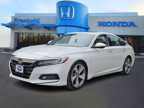 Used 2018 Honda Accord Touring image 3