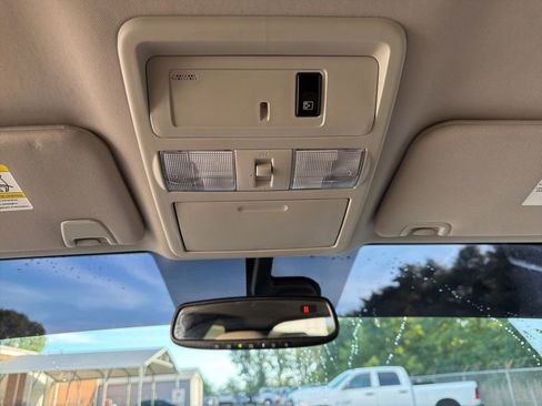 Used 2017 Nissan Titan SV AWD/4WD image 34