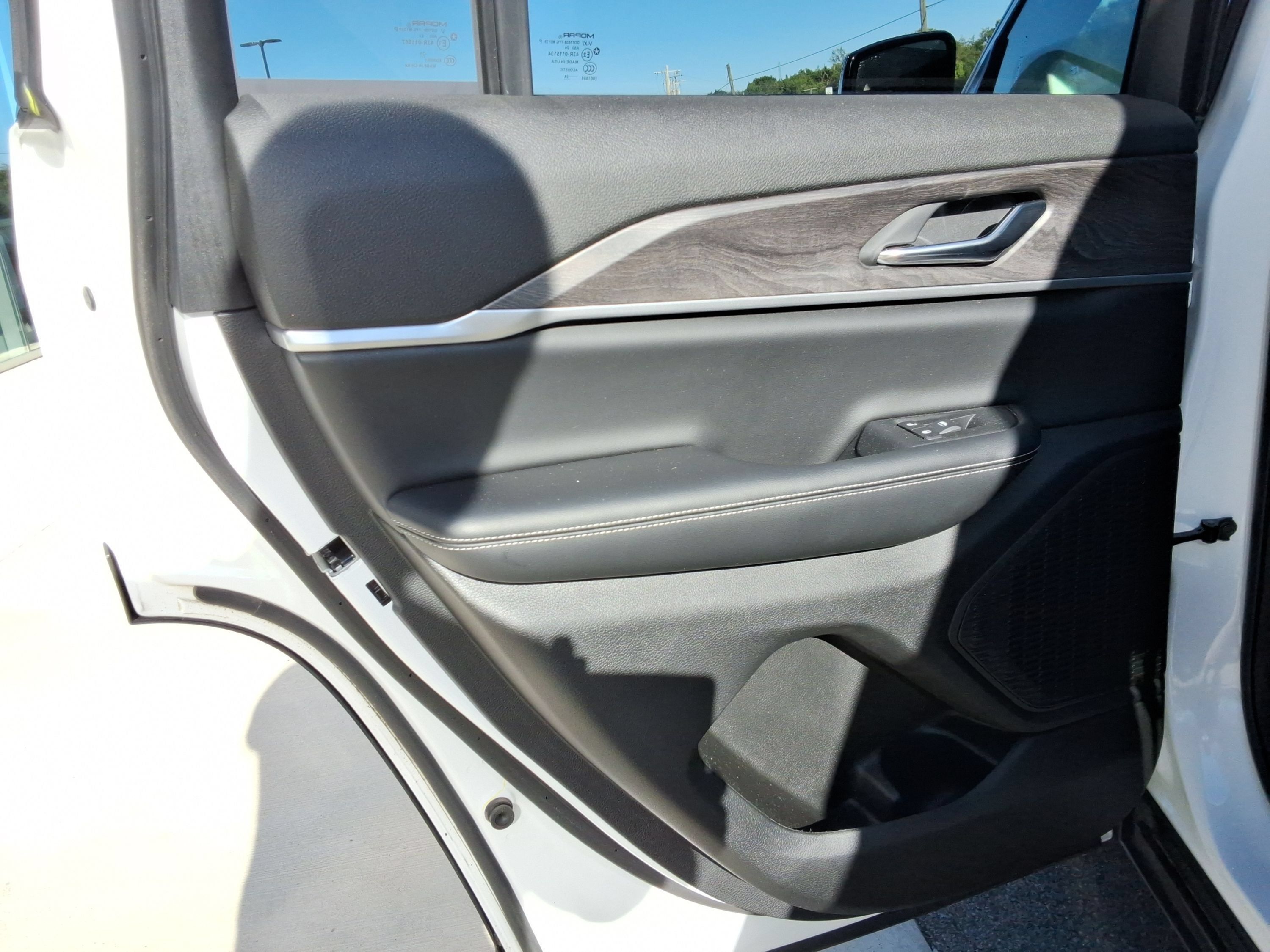 Used 2024 Jeep Grand Cherokee Limited AWD/4WD image 23