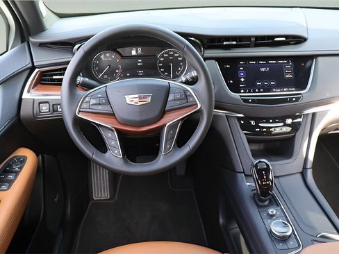 New 2025 Cadillac XT5 Premium Luxury image 16
