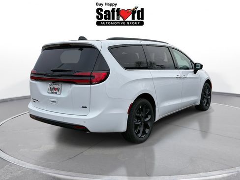 New 2026 Chrysler Pacifica Select w/ S Appearance Package AWD/4WD image 9