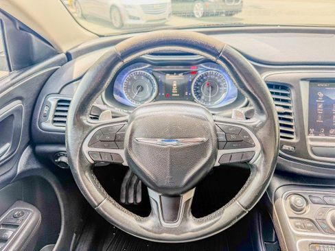 Used 2017 Chrysler 200 Limited Platinum w/ Comfort & Convenience Group image 8