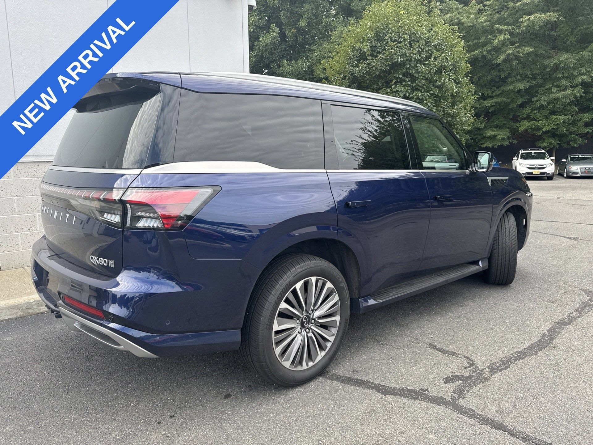 Used 2025 INFINITI QX80 Luxe AWD/4WD image 2