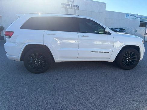 Used 2019 Jeep Grand Cherokee Altitude AWD/4WD image 15
