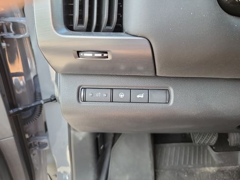 Used 2024 Nissan Pathfinder SL w/ Black Appearance Package FWD image 29