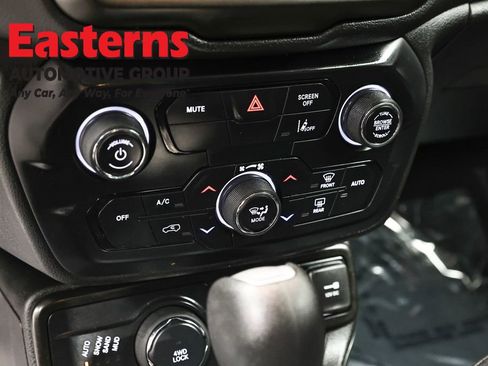 Used 2022 Jeep Renegade Latitude w/ Convenience Group AWD/4WD image 20